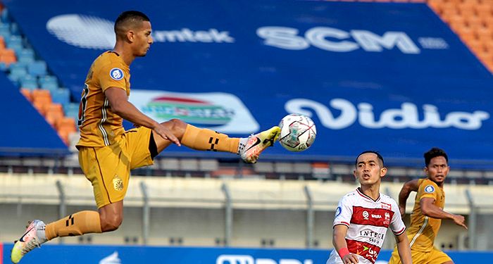Hanya Arema yang Selamat dari Gebukan Bhayangkara FC, Bek Persib tak Gentar